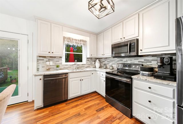 5647 Valley Field Road, Hickory, NC 28602