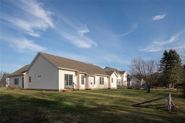 21 Acorn Valley, Ogden, NY 14624