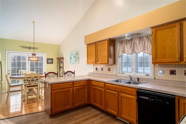 21 Acorn Valley, Ogden, NY 14624