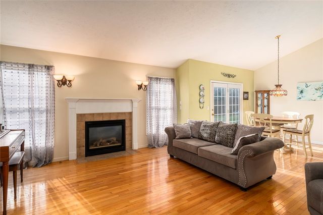 21 Acorn Valley, Ogden, NY 14624