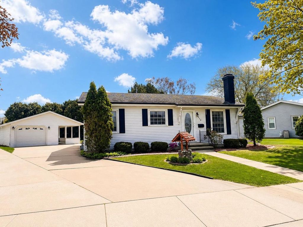 928 S WESTFIELD STREET, Oshkosh, WI 54902