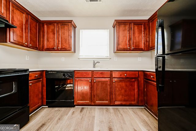 6864 Amethyst Avenue, Rex, GA 30273