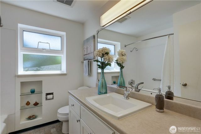 3215 NE 103rd Street, Seattle, WA 98125