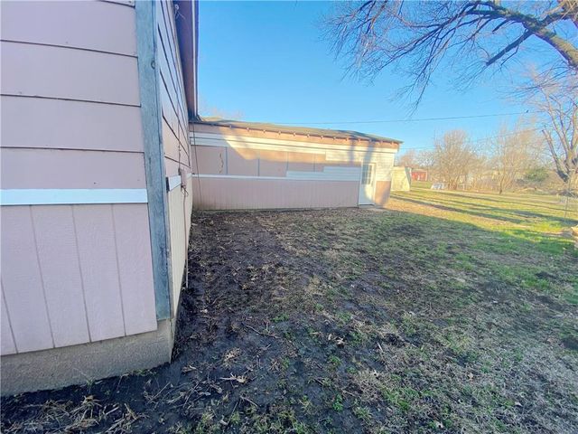 110 W Riley Street, Easton, KS 66020