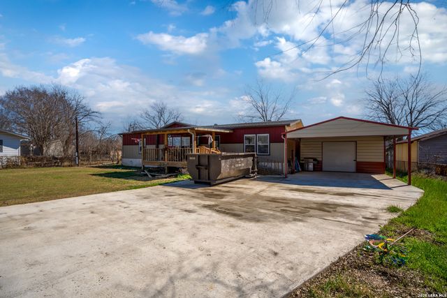 218 W 2nd St, Elmendorf, TX 78112