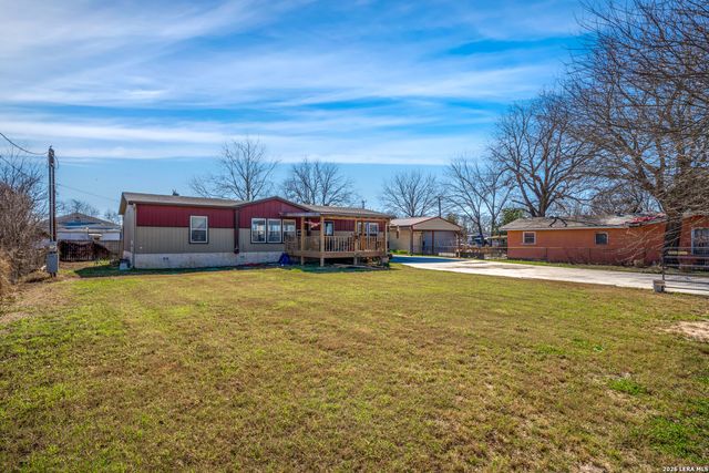 218 W 2nd St, Elmendorf, TX 78112