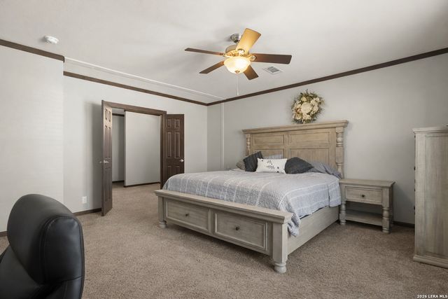 218 W 2nd St, Elmendorf, TX 78112