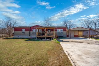 218 W 2nd St, Elmendorf, TX 78112