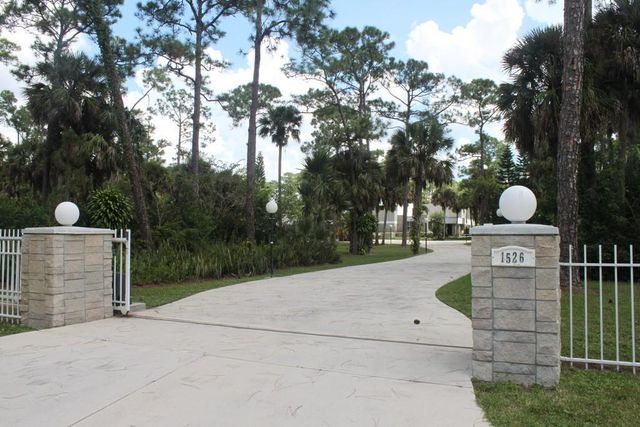17755 Fox Trail Lane, Loxahatchee, FL 33470
