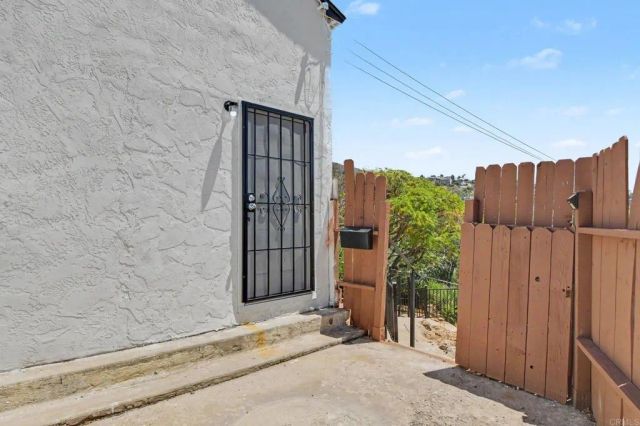 2610 Helix St., Spring Valley, CA 91977