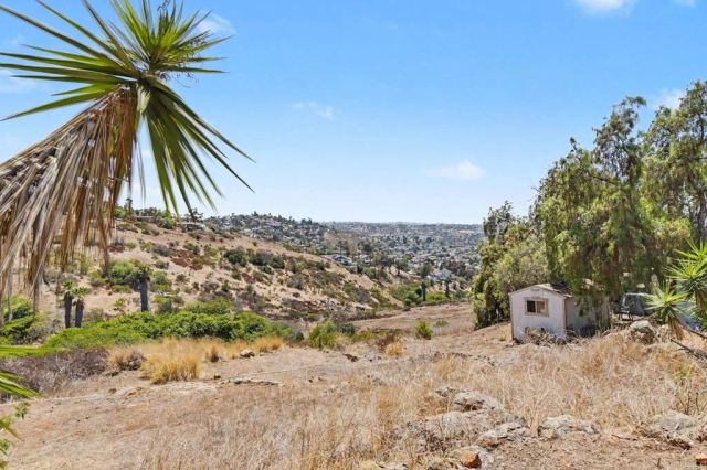 2610 Helix St., Spring Valley, CA 91977