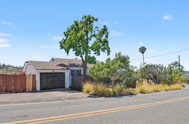 2610 Helix St., Spring Valley, CA 91977
