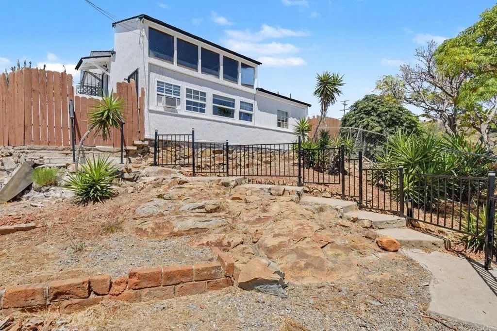 2610 Helix St., Spring Valley, CA 91977