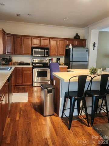 4322 Laurel Hill Lane, Charlotte, NC 28217