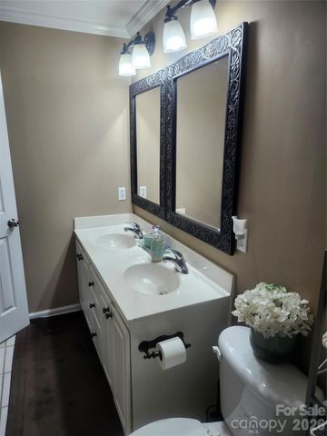 4322 Laurel Hill Lane, Charlotte, NC 28217