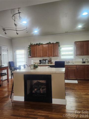 4322 Laurel Hill Lane, Charlotte, NC 28217