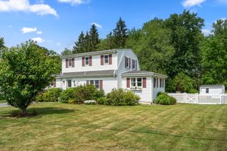 81 Grove St, Hopkinton, MA 01748