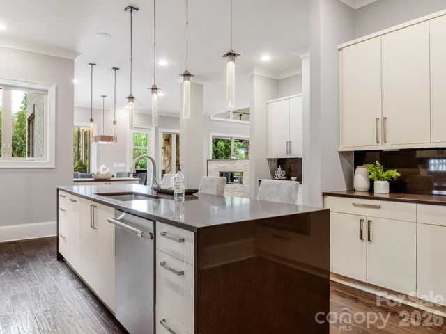 2011 Sharon Avenue, Charlotte, NC 28211