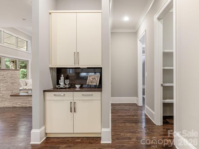 2011 Sharon Avenue, Charlotte, NC 28211