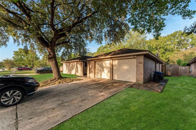 16950 Gleneagle Drive N, Conroe, TX 77385