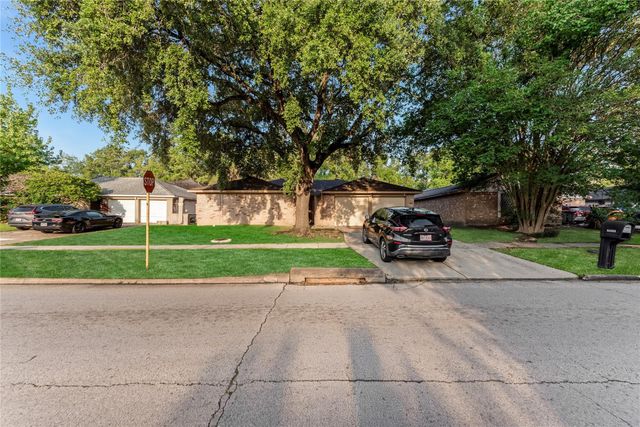 16950 Gleneagle Drive N, Conroe, TX 77385