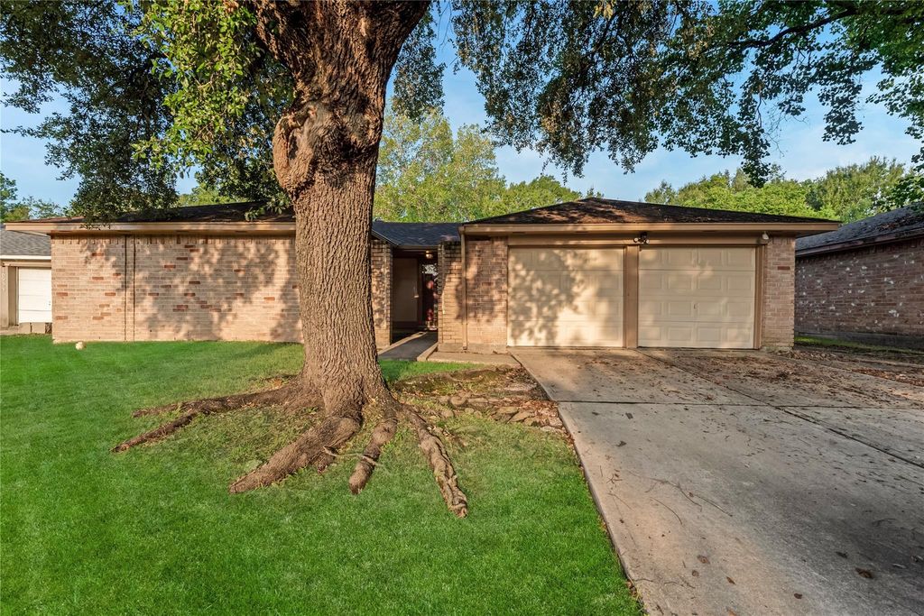 16950 Gleneagle Drive N, Conroe, TX 77385