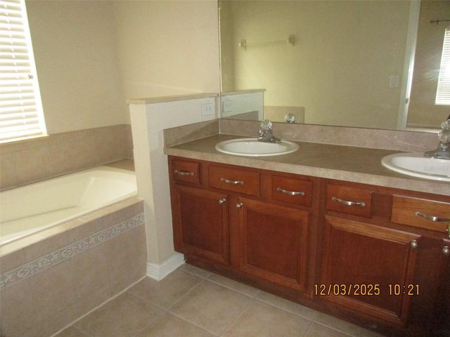 8905 SILK BAY PLACE, Orlando, FL 32827