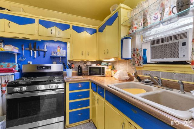 202 W VALLEY DRIVE, Iowa Park, TX 76367