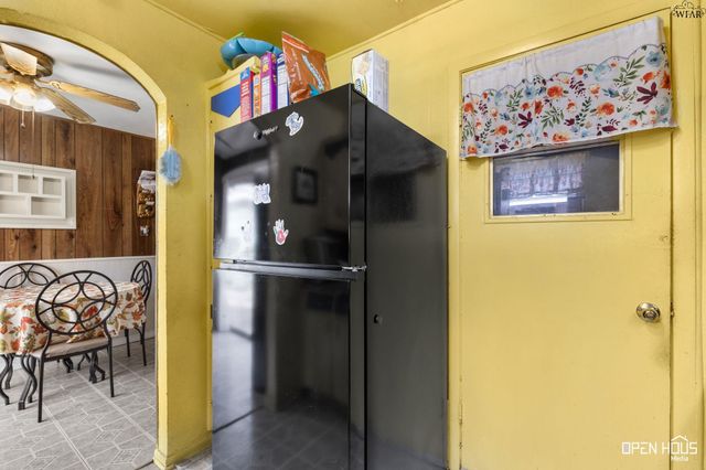 202 W VALLEY DRIVE, Iowa Park, TX 76367