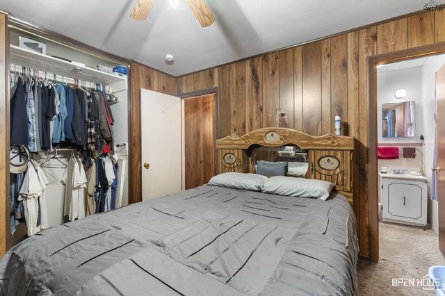 202 W VALLEY DRIVE, Iowa Park, TX 76367