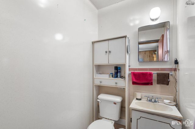 202 W VALLEY DRIVE, Iowa Park, TX 76367