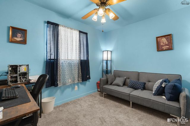 202 W VALLEY DRIVE, Iowa Park, TX 76367