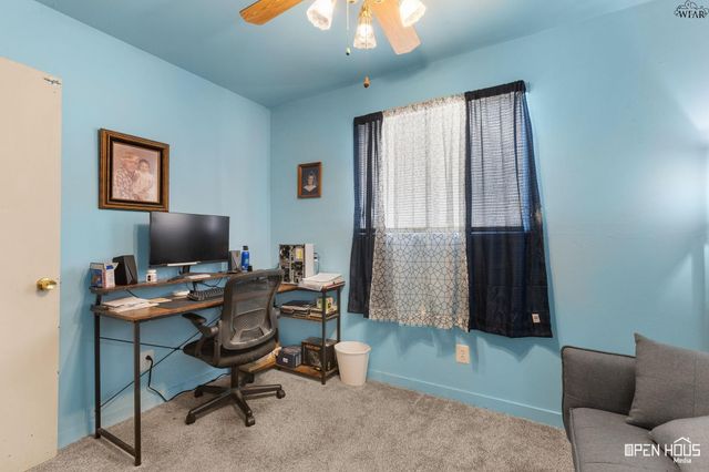 202 W VALLEY DRIVE, Iowa Park, TX 76367