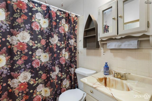 202 W VALLEY DRIVE, Iowa Park, TX 76367