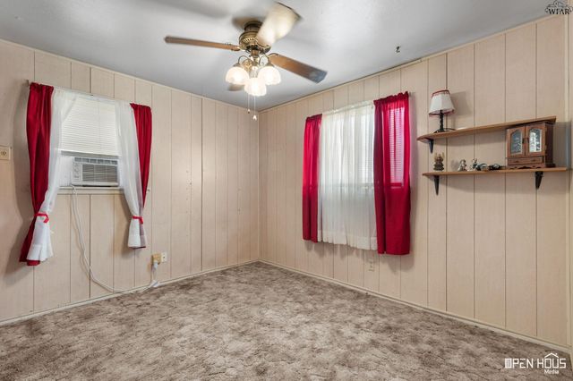 202 W VALLEY DRIVE, Iowa Park, TX 76367