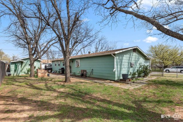 202 W VALLEY DRIVE, Iowa Park, TX 76367