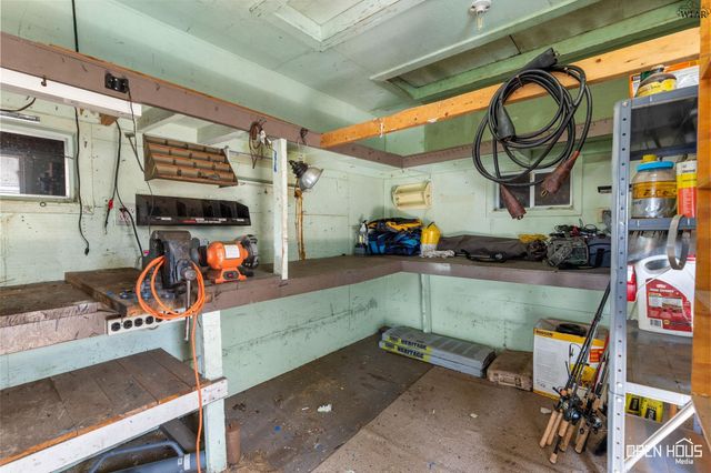 202 W VALLEY DRIVE, Iowa Park, TX 76367