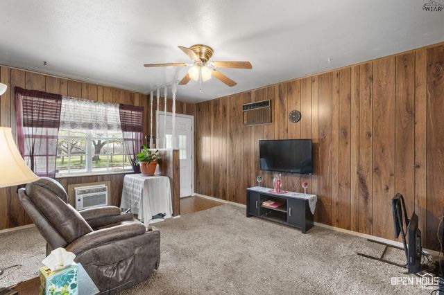 202 W VALLEY DRIVE, Iowa Park, TX 76367