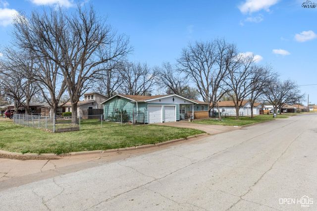202 W VALLEY DRIVE, Iowa Park, TX 76367