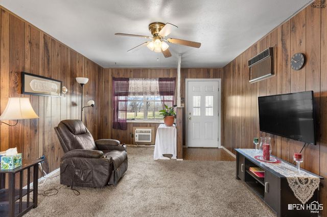 202 W VALLEY DRIVE, Iowa Park, TX 76367