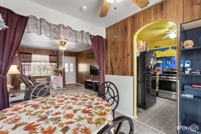 202 W VALLEY DRIVE, Iowa Park, TX 76367