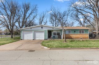 202 W VALLEY DRIVE, Iowa Park, TX 76367