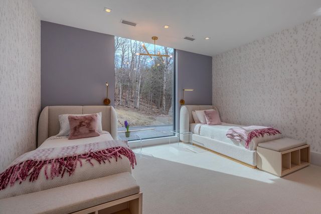 59 Garden Loop Road, Winhall, VT 05340