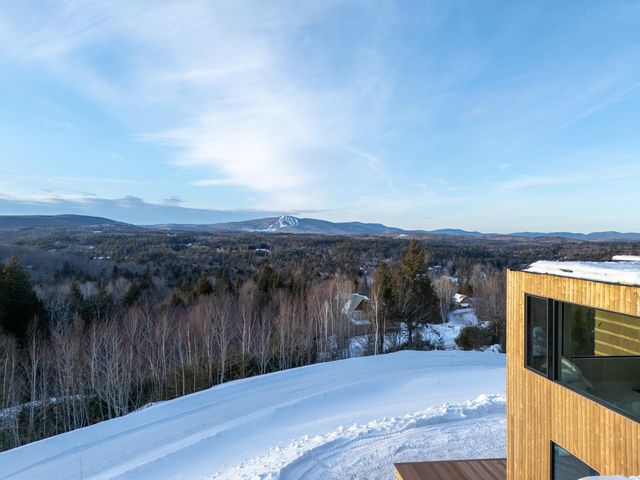 59 Garden Loop Road, Winhall, VT 05340