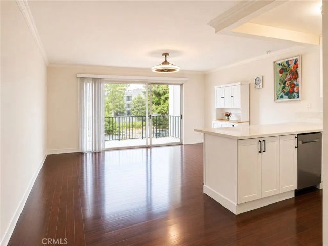 102 Scholz 243, Newport Beach, CA 92663