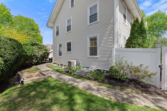 20 Wilbur St, Weymouth, MA 02190