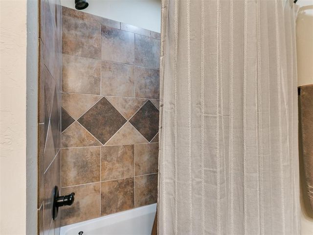 1670 Meadow Creek Circle, Newcastle, OK 73065