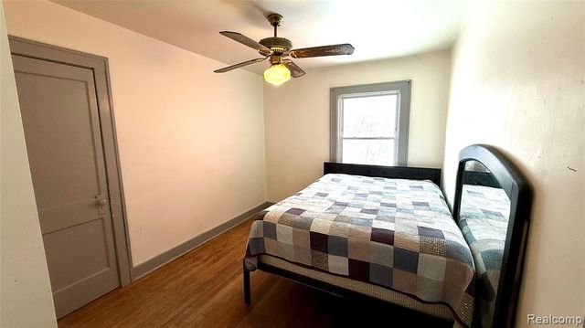 98 E New York Avenue, Pontiac, MI 48340