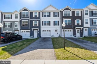 886 SETTING SUN LN, Chambersburg, PA 17201