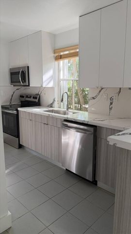 3611 SW 37th Avenue 19, Coconut Grove, FL 33133
